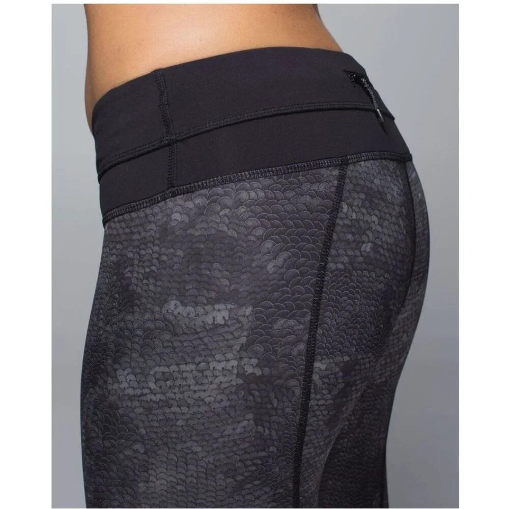 Lululemon Run Inspire Crop II All Full-On Luxtreme Sequin Snake Black Leggings 8